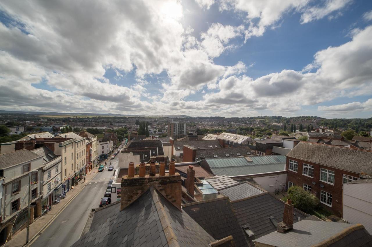 Stunning Central With Balcony And Fantastic View *